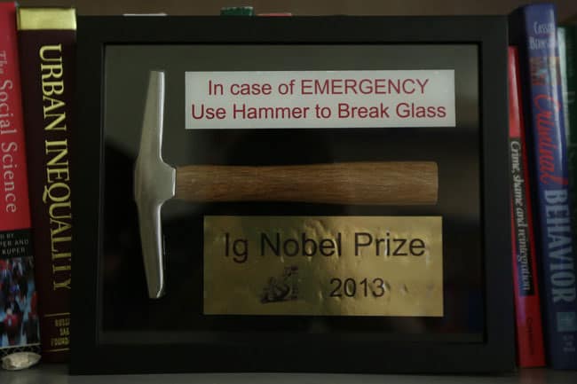 Laurent Bègue, chercheur de l'UPMF Grenoble lauréat de l'IG Nobel de psychologie en 2013.