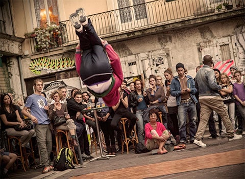 Première édition du festival « Vous êtes bien urbain » à Grenoble avec toute la culture urbaine hip-hop : rap break danse graff Djing parkour ou skateboard