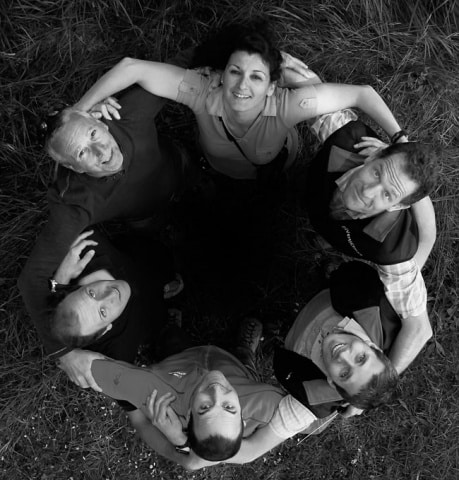 Les six membres du collectif de photographes Diverticimes au grand complet.