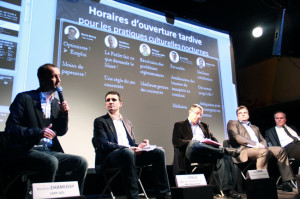 Matthieu Chamussy Eric Piolle Jérôme Safar Philippe de Longevialle et Denis Bonzy lors du débat à L'Ampérage sur les horaires d'ouverture tardive pour les pratiques culturelles nocturnes à Grenoble