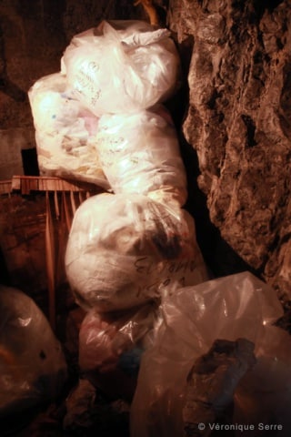 Sacs plastiques nucléaire déchets radioactifs sous la Bastille à Grenoble
