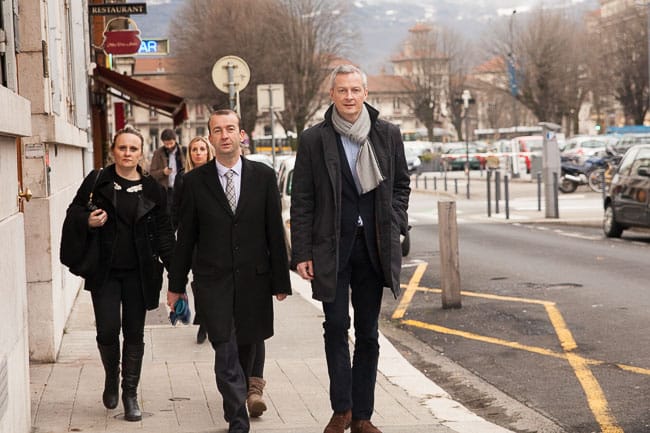 Matthieu Chamussy et Bruno Lemaire arrivant au local de campagne de la liste UMP UDI Croire en Grenoble pour les municipales