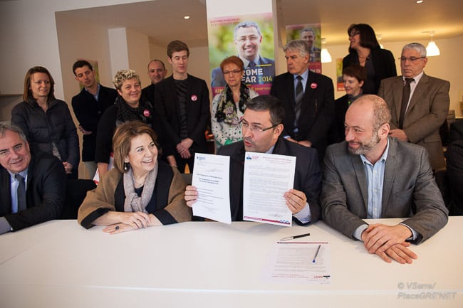 L'eurodéputee Corinne Lepage (presidente de Cap 21) etait ce matin aux cotes du candidat de la liste Aimer Grenoble pour vous Jérôme Safar quand celui ci a signe la déclaration d'engagement des colistiers pour la prévention des conflits d’intérêts, l’éthique et la transparence, ainsi que la charte Transparency International France