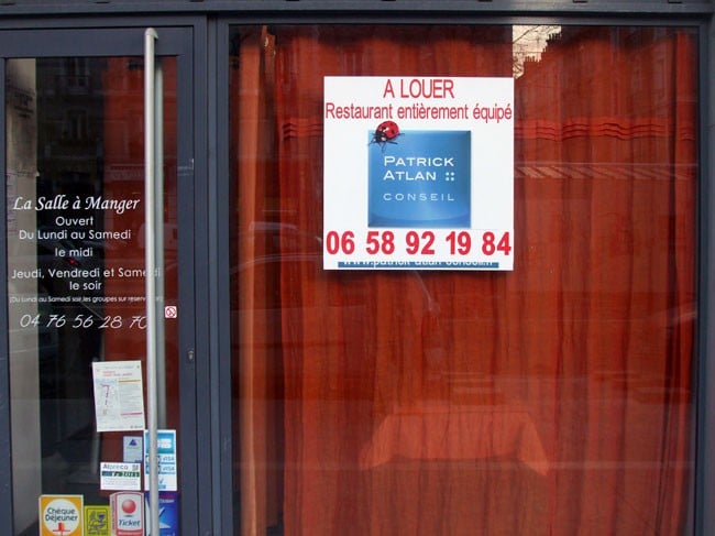 Commerce restaurant La salle à manger sur le cours Jean Jaurès à Grenoble pendant les travaux d'aménagement du tram avec à la clé des difficultés et des fermetures