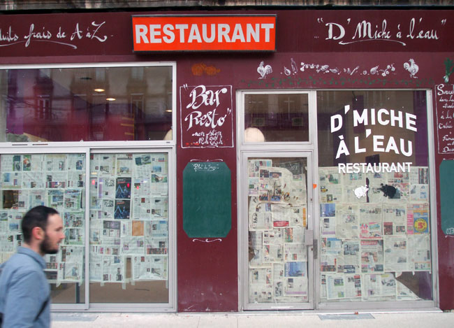 Commerce restaurant D'miche à l'eau sur le cours Jean Jaurès à Grenoble pendant les travaux d'aménagement du tram avec à la clé des difficultés et des fermetures