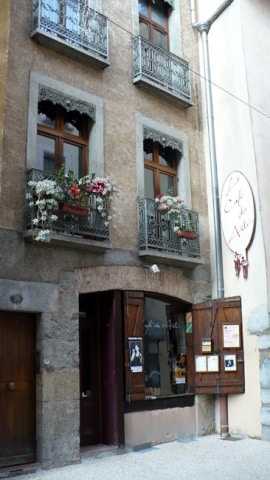 Le café des Arts dans la rue Saint Laurent à Grenoble © Delphine Chappaz - placegrenet.fr