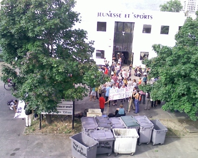 Rassemblement devant le centre d'hébergement Verlaine à Grenoble le 4 Juillet 2014 pour procéder contre la fermeture des Mimosas par la préfecture de l'Isère