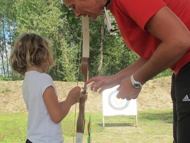 Initiation tir à l'arc pour les enfants au Bois français.