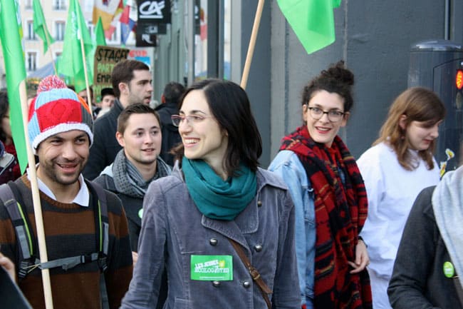 Manifestation Stagiaires Pride des Jeunes écologistes à Grenoble pour protester contre la précarisation et les stages abusifs - reportage sur Place Gre'net