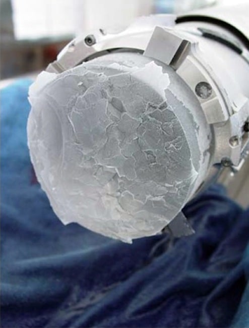 Les carottes de glace permettent de mieux comprendre le changement climatique . Credit CNRS Laurent Augustin