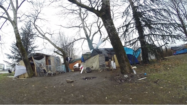 Une des extrémité du camp vu à partir de l'avenue E. Esmonin