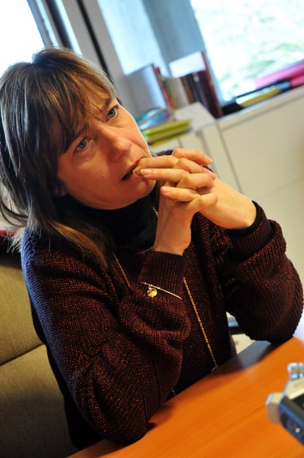 Élisa Martin, première adjointe chargée du parcours éducatif et de la tranquillité publique, dans son bureau de l'hôtel de ville de Grenoble. © Paul Turenne - placegrenet.fr