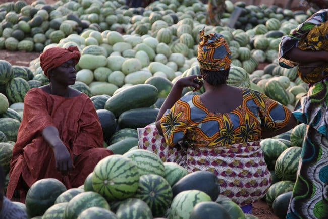 Des femmes sur un marché en Afrique. DR