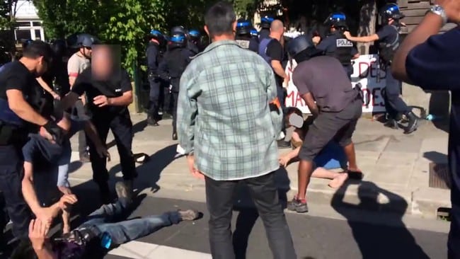 La police est intervenue vers 18 heures, samedi 30 mai, pour évacuer les militants occupant la maison située aux Eaux Claires © Collectif logement hébergement