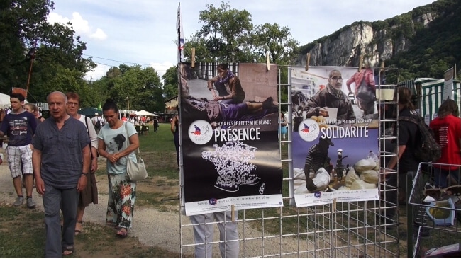 Des stands pour la solidarité. © Joël Kermabon - Place Gre'net