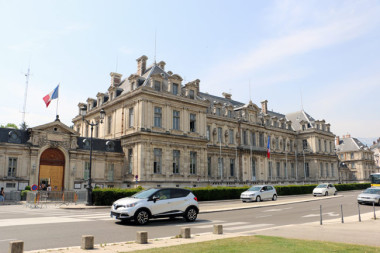 Préfecture de Grenoble sur la Place de Verdun à Grenoble ©Eléonore Bayrou