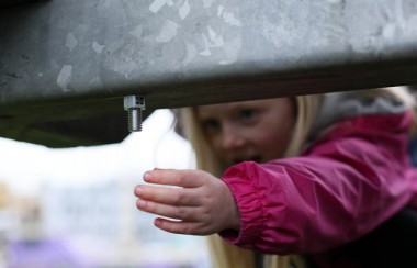 Les géocaches sont des boîtes de différentes tailles mais aussi de petits objets insolites souvent bien dissimulés. © Geocaching.com