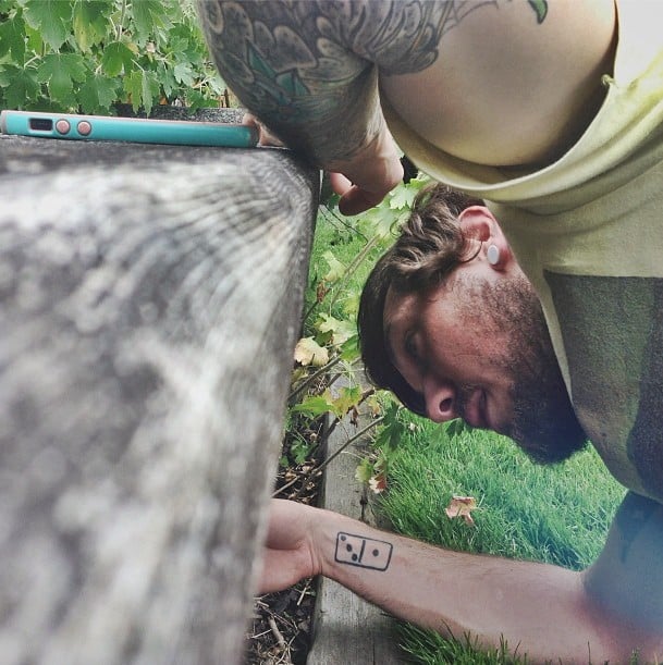 La géocache est parfois bien dissimulée. Pour la trouver, il faut ouvrir l'oeil. © Geocaching.com
