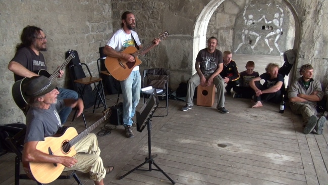 Après le théâtre, la musique avec le Collectif des musiciens de Chartreuse. © Joël Kermabon - Place Gre'net