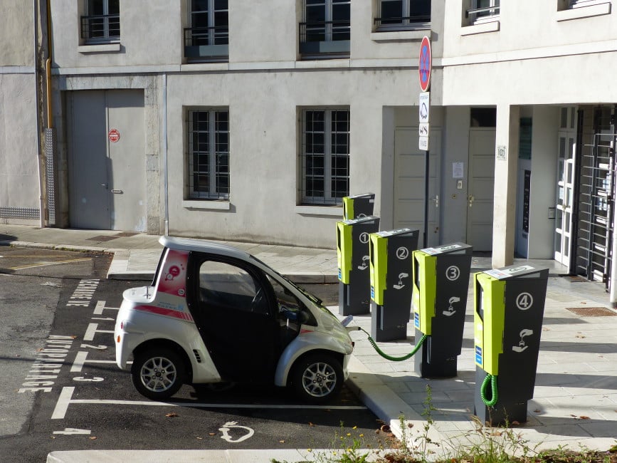 Voiture électrique. © Elodie Rummelhard - placegrenet.fr