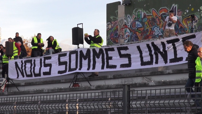 Banderolle du rassemblement à l'anneau de vitesse. © Joël Kermabon - Place Gre'net