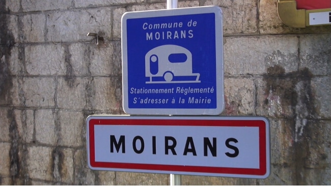 Panneau pour les gens du voyage. © Joël Kermabon - Place Gre'net