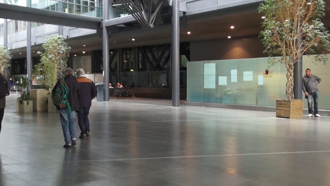 La salle des pas perdus s'est vidée. © Joël Kermabon - Place Gre'net