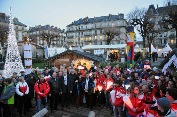 Inauguration de la carte Play Alpes Isère, avec les moniteurs de l'ESF des stations partenaires. © Paul Turenne - placegrenet.fr