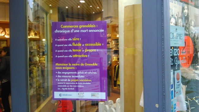 L'affiche placardée sur les devantures des commerces. © Joël Kermabon - Place Gre'net