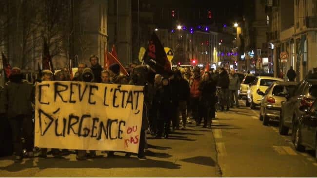 Certains ont décidé de manifester quand même... © Joël Kermabon - Place Gre'net