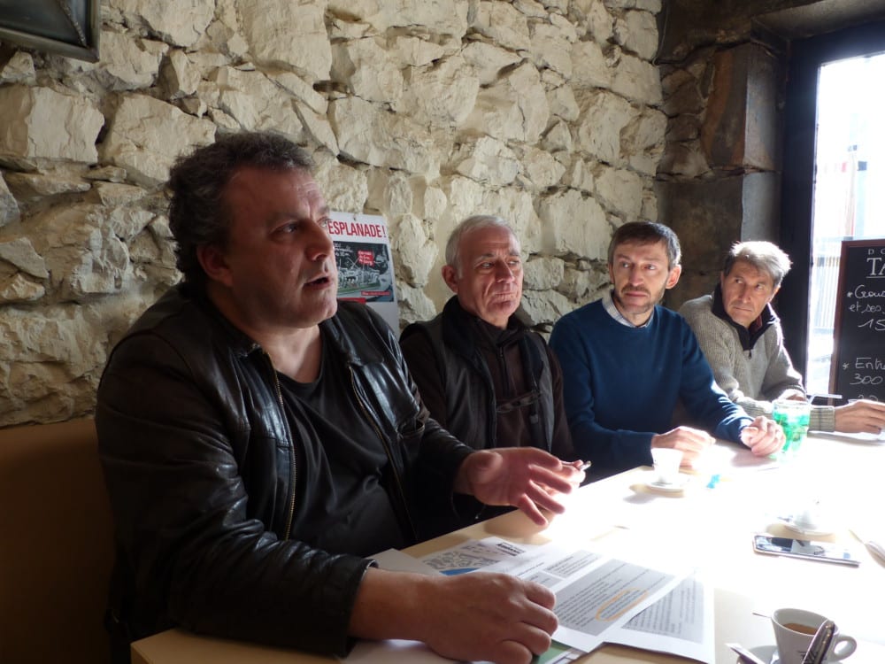 Quelques membres de l'association "Vivre à Grenoble" : Bruno de Lescure, secrétaire général, Louis Cipri président, Denis Pellerin et Michel Ducet. © Séverine Cattiaux – placegrenet.fr