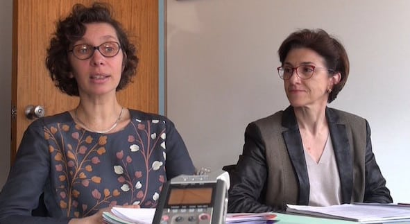 Anne Coste de Champeron (à gauche) annonce l'arrivée de 25 migrants érythréens en Isère. © Joël Kermabon - Place Gre'net