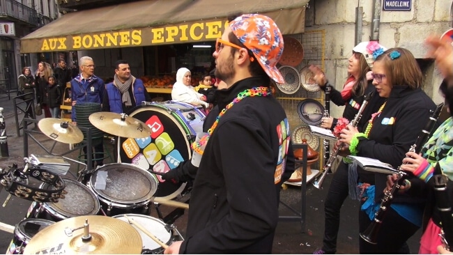 La Fanfare à la noix animait le défilé. © Joël Kermabon - Place Gre'net