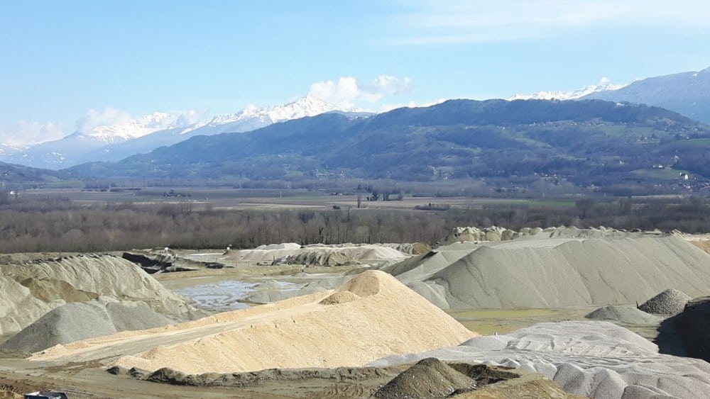 Vues sur la carrière Granulats Vicat de Barraux et le Mont Blanc. DR