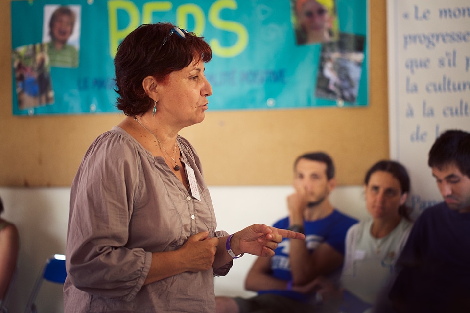 CCatherine Dumonteil Kremer est auteure de dix ouvrages sur l’éducation respectueuse, dont "Élever son enfant… autrement", souvent qualifié de « bible de l’éducation alternative ». DR