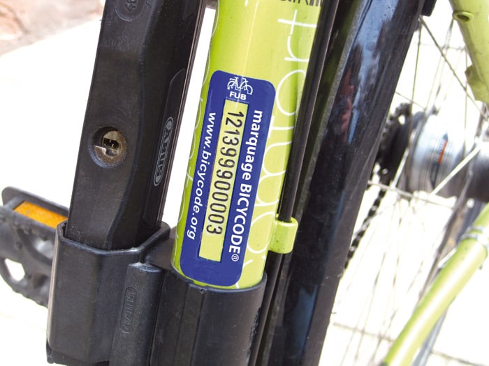 Le marquage Bicycode®, bien visible sur un cadre de vélo. © Fub