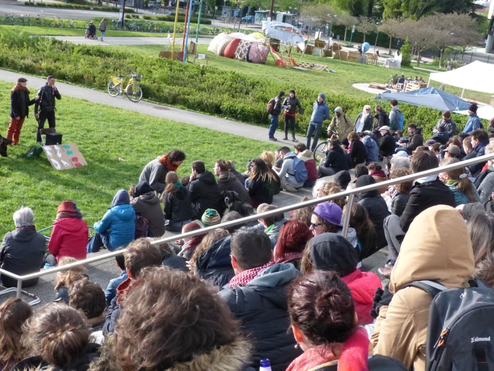 Nuit debout Grenoble. Assemblée générale du lundi 18 avril 2016. © Séverine Cattiaux – Place Gre’net
