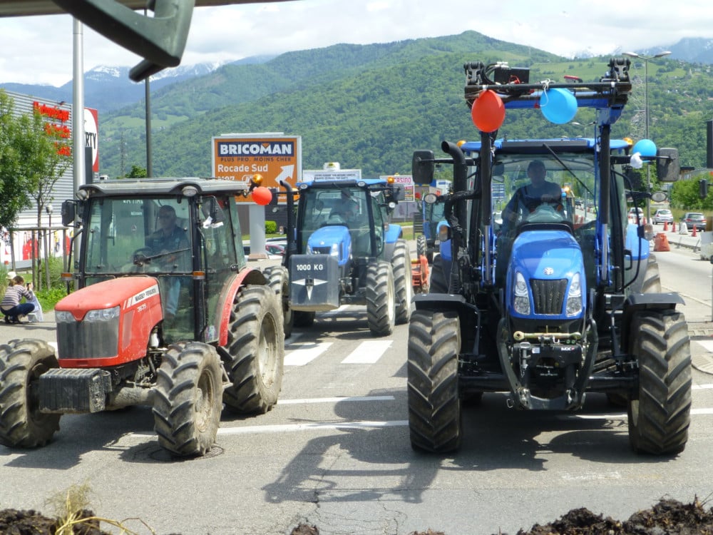Manifestation des agriculteurs contre la réquisition d'un terrain de Murianette pour accueillir les Gens du voyage. DR