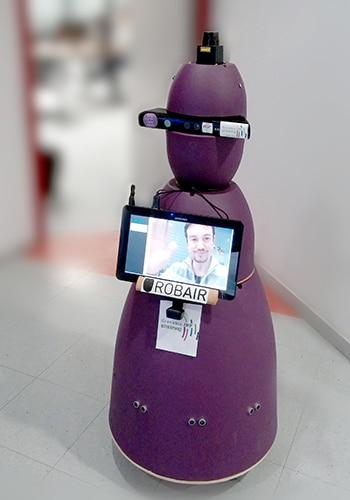 Robot RobAIR Social Touch développé par la plateforme ROBAIR