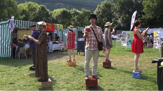 Compagnie « D'ici et d'ailleurs » à la fête du travailleur alpin. © Joël Kermabon - Place Gre'net