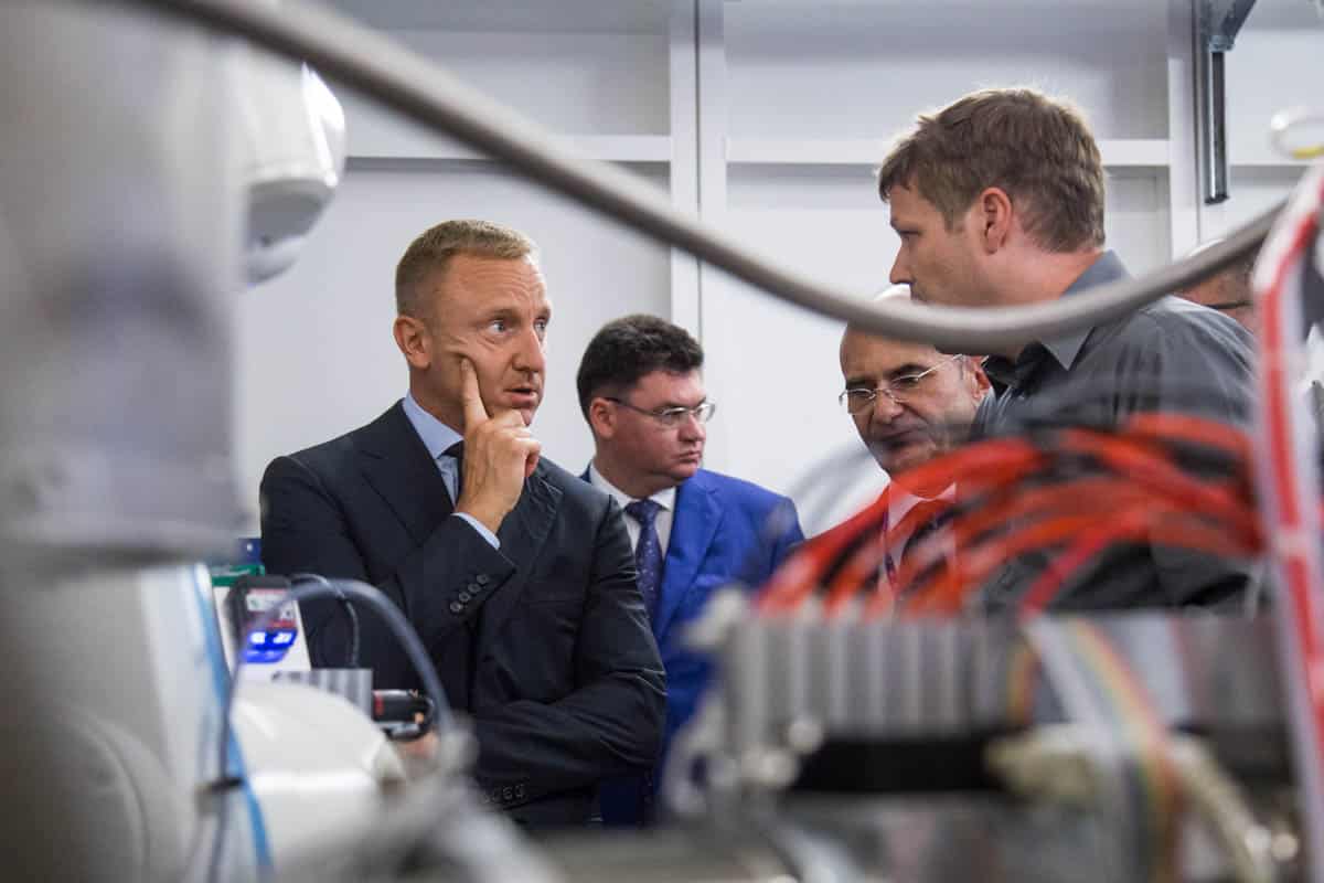 Dmitry Livanov, ministre de l’éducation et de la science de la Fédération de Russie visite le synchrotron européen de Grenoble (ESRF) pour inaugurer un nouveau programme de coopération franco-russe. Mardi 28 juin 2016. © Yuliya Ruzhechka - Place Gre'Net