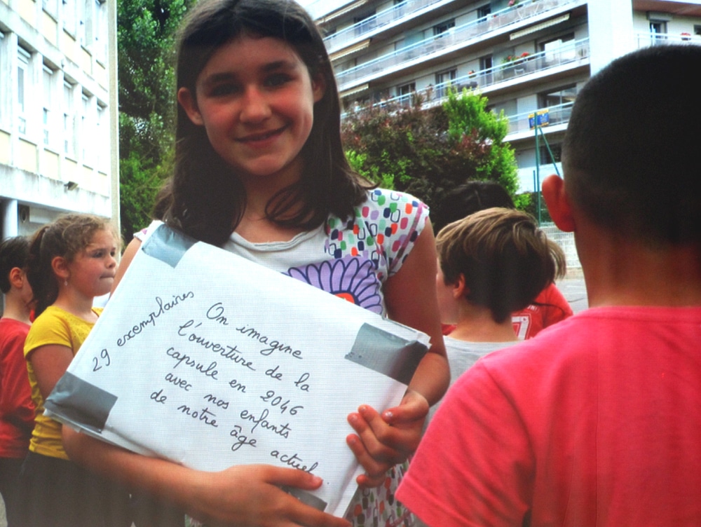 Une élève qui a participé au projet de la capsule temporelle. Crédit Ecole Bajatière 