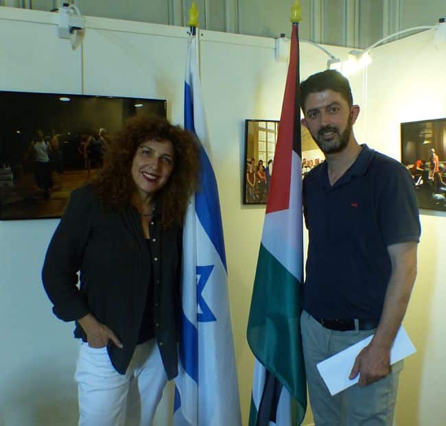 De gauche à droite, la réalisatrice israélienne Yael Perlov et le réalisateur palestinien Ahmad Bargouthi. © Alexandra Moullec