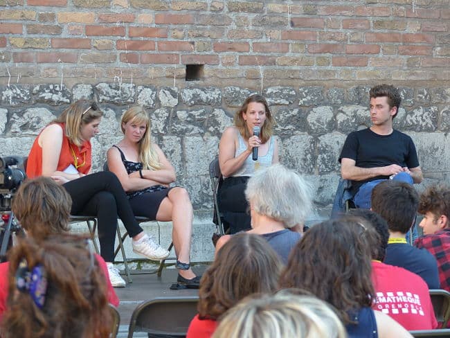 De droite à gauche : les réalisateurs Jonathan Borgel, Camille Fleury, Lisa Svelmøe et sa traductrice. © Alexandra Moullec