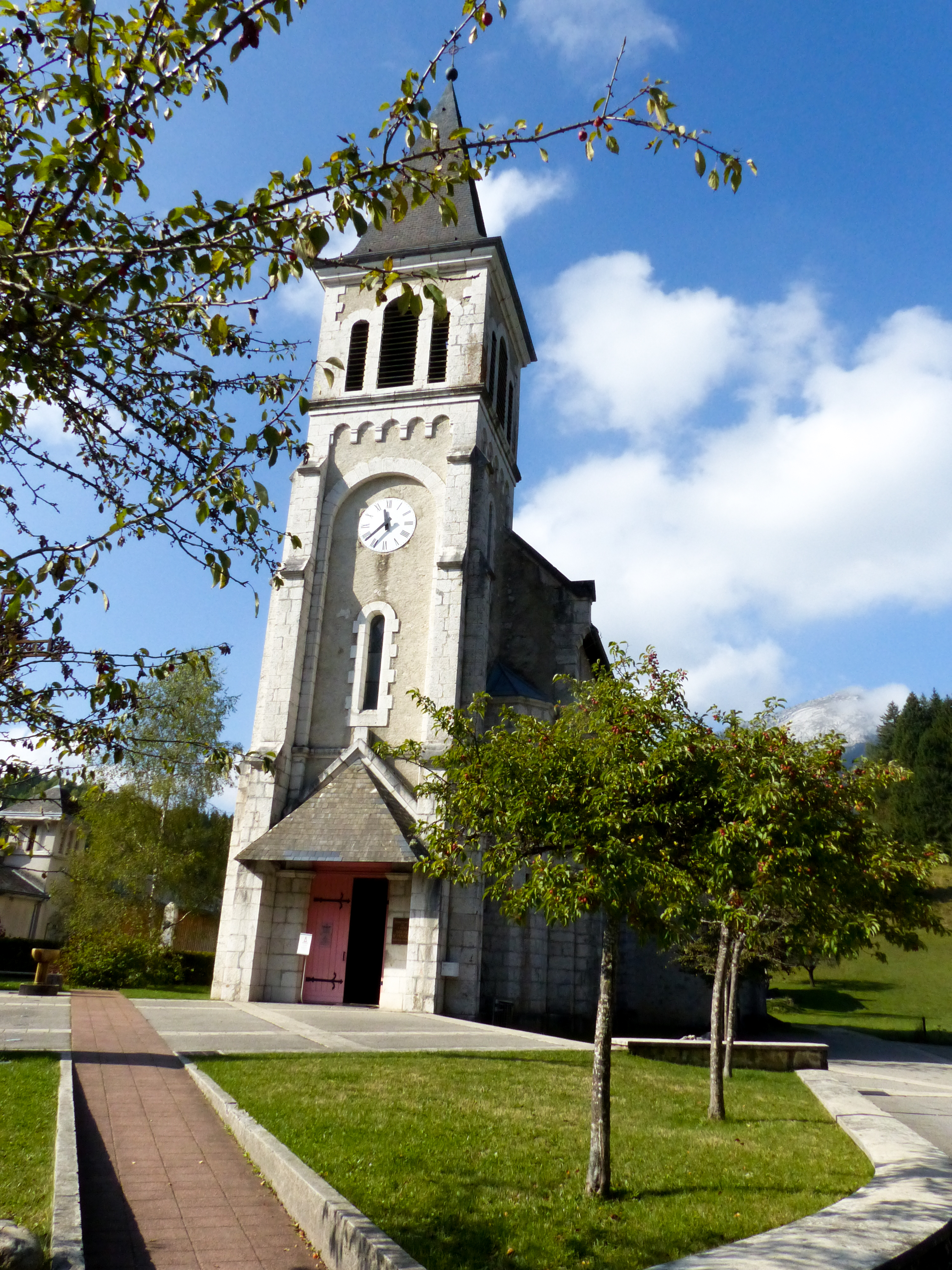 L'église Saint-Hugues-de-Chartreuse ou Musée d'art sacré contemporain dédié à l'artiste Arcabas. © Adèle Duminy