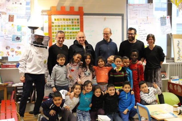 Elus et techniciens de la ville avec une classe de Cp de l'école Anatole France © Corentin Libert