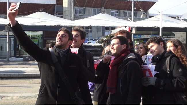 Le selfie traditionnel à la fin du tractage. © Joël Kermabon - Place Gre'net
