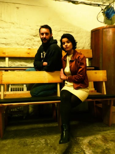 Alejandro Alonso et Elisa Bernard, du collectif Midi / Minuit devant le Petit 38, au 38 de la rue Saint-Laurent © Adèle Duminy