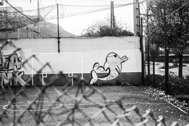 Son graffeur en a semé partout où il est passé : villes françaises et européennes. © Thibault Lefébure