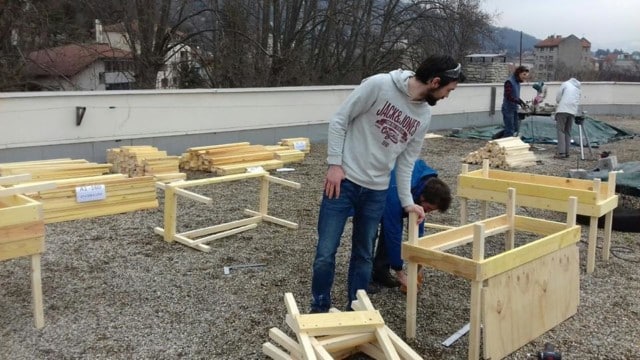 Chantier permaculture sur le toit de la Casemate